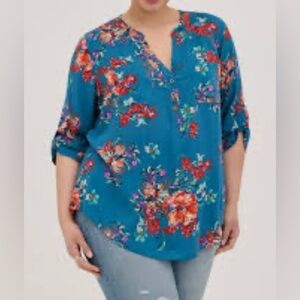 Torrid 5 Harper Georgette Pullover Blouse Roll Tab Blue Floral Plus Size 5X
